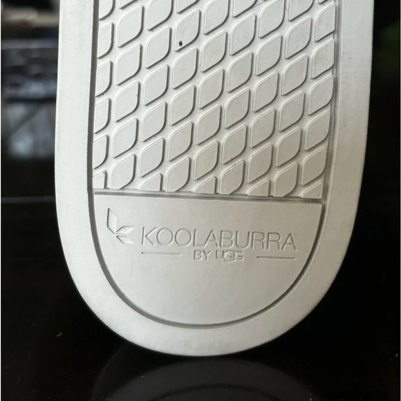 NWOT UGG KOOLABURRA SUNDELL BLACK FUZZ CHUCKA ANKLE BOOTS FAUX FUR SZ 9 - Picture 13 of 13